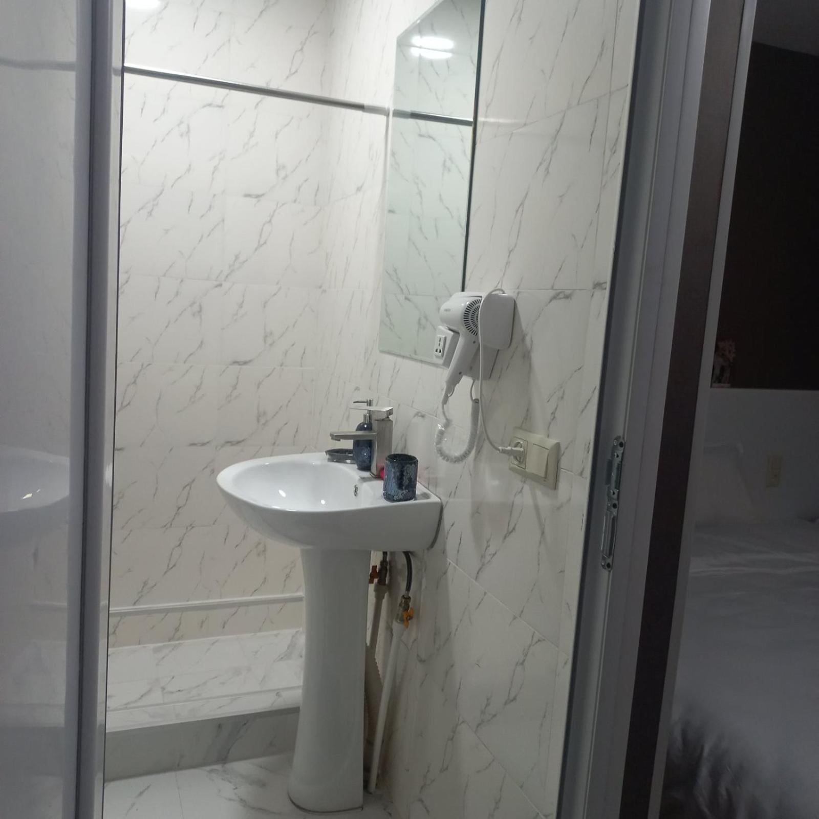 Ira & Vaso'S Guest House Borjomipark Room photo