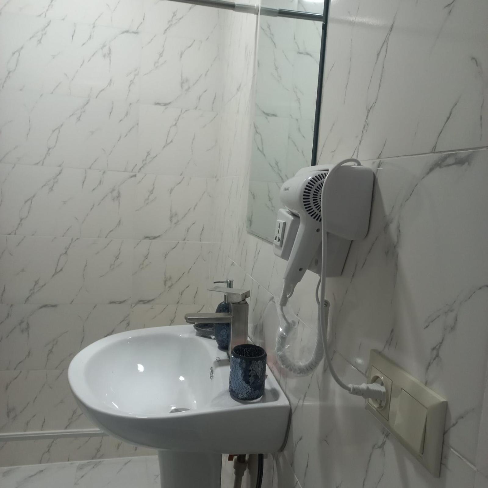 Ira & Vaso'S Guest House Borjomipark Room photo