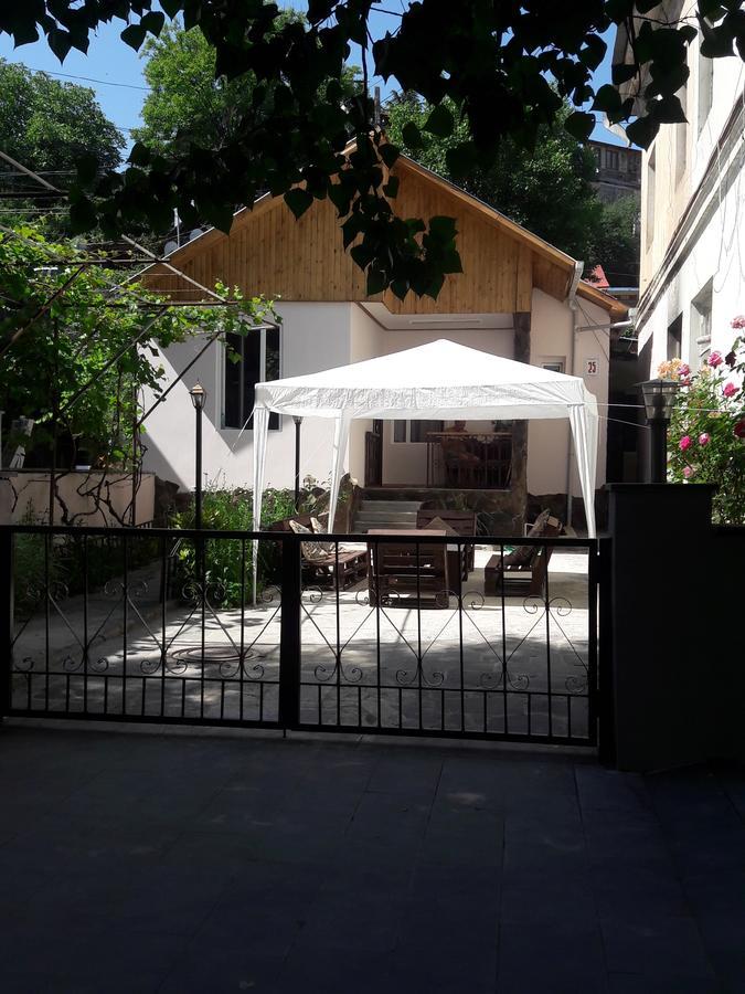 Ira & Vaso'S Guest House Borjomipark Exterior photo